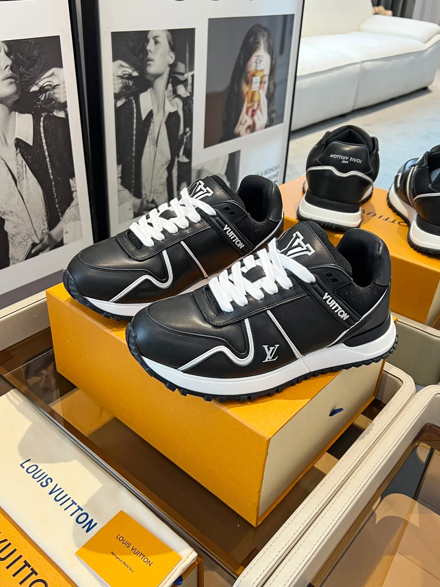👟👟Ex-factory price 720👟👟 .LV Louis Vuitton's latest model, Phat Ding couple's thick-soled casual sneakers, original 1:1 production. Exquisite packaging at the counter [Celebration] ▪️Fabric: Original customized imported first-layer cowhide ▪️Inner lining: Customized breathable mesh ▪️Outsole: Original open-molded TPU combination outsole ▪️Sole thickness: 3.5CM ▪️Size: Women's 35-42/ Men's 39-46